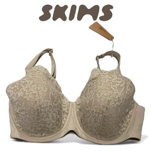 SKIMS Lace Bra in Cream
